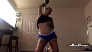 Well favoured Meow Kitty dance on the pole in her apartment